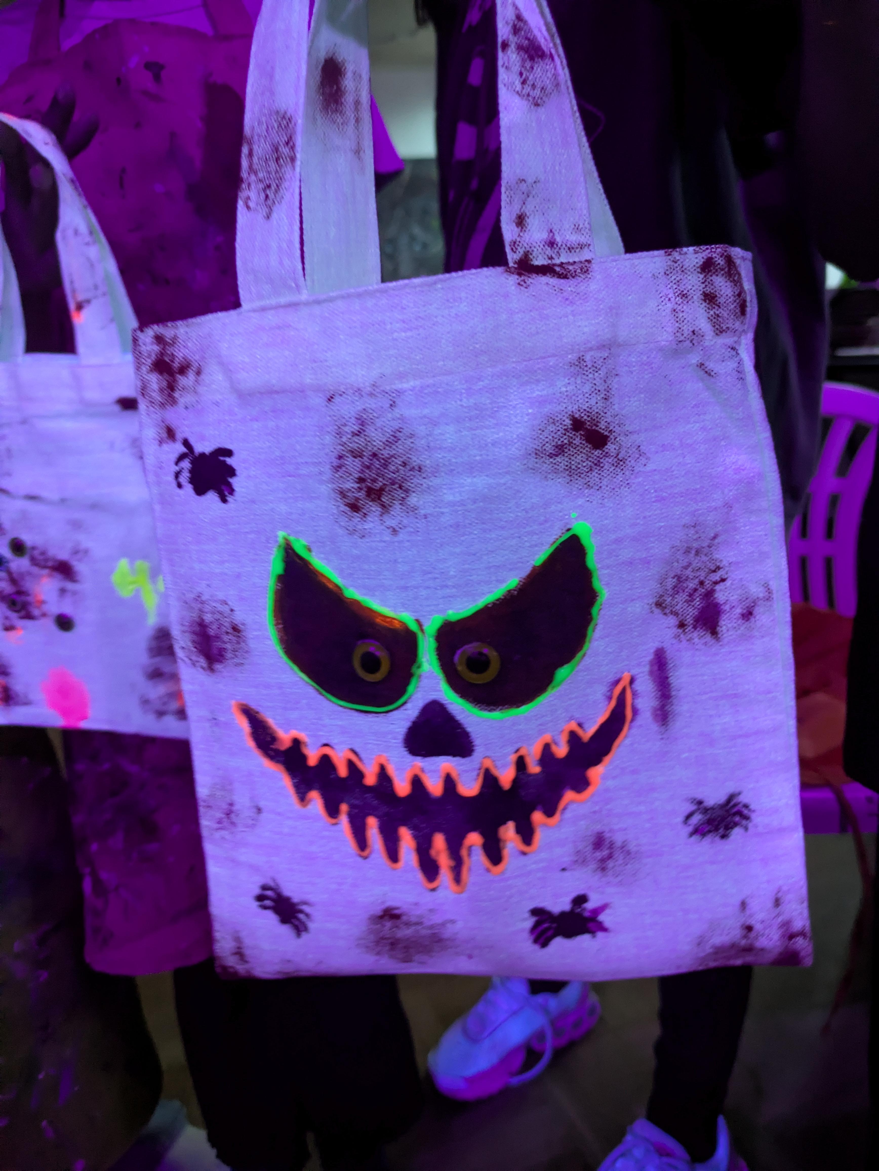 Peins ton Halloween en couleurs fluorescentes - photo 2 sur 5