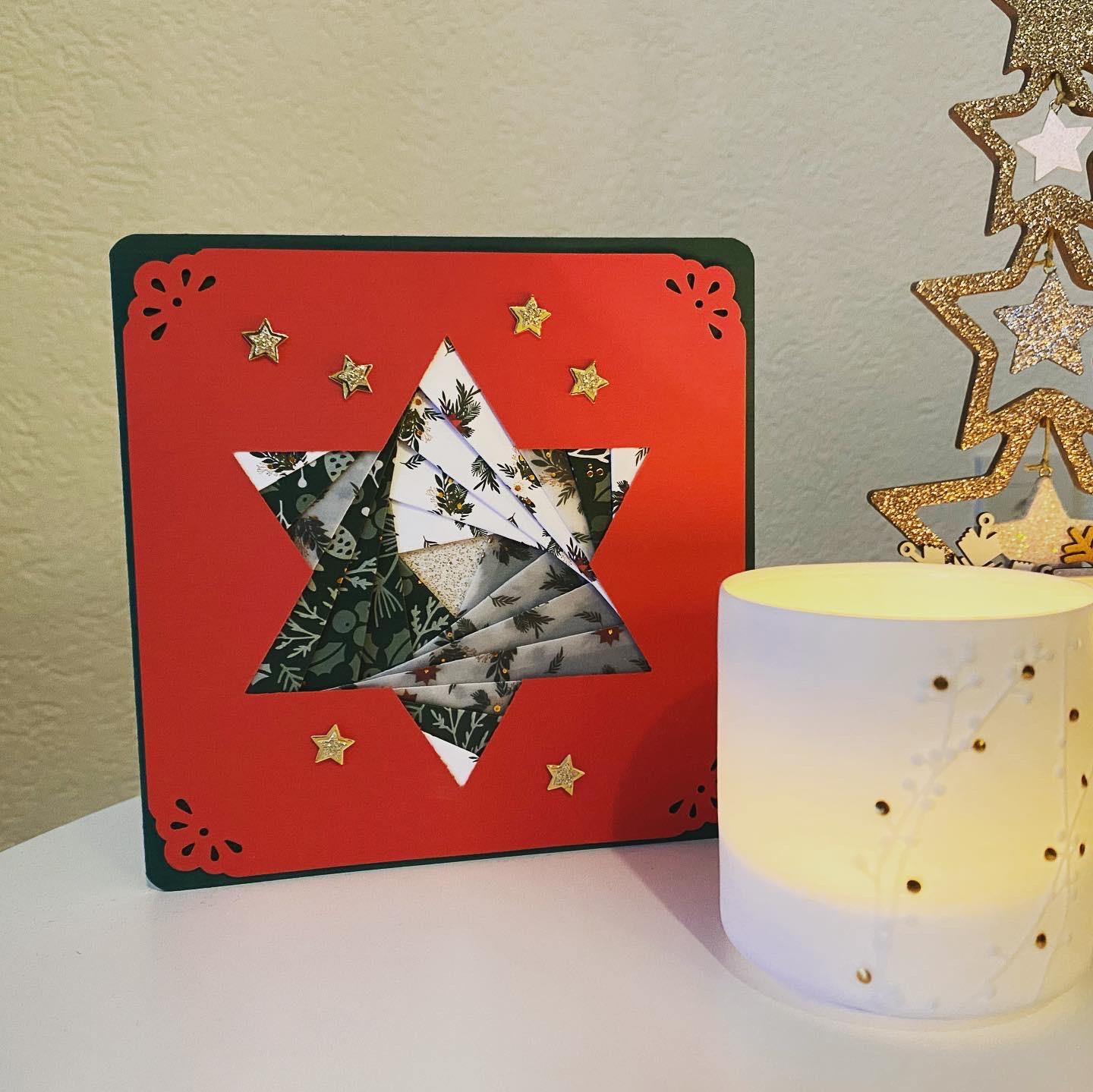 Créez votre propre carte de Noël avec la technique de l'iris folding  - photo 1 sur 4